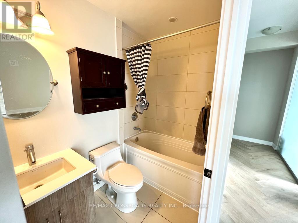 3803 - 426 University Avenue, Toronto, Ontario M5G 1S9 - Photo 11 - C13583596