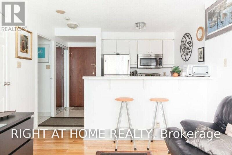 1712 - 10 Queens Quay W, Toronto, Ontario M5J 2R9 - Photo 8 - C13583610