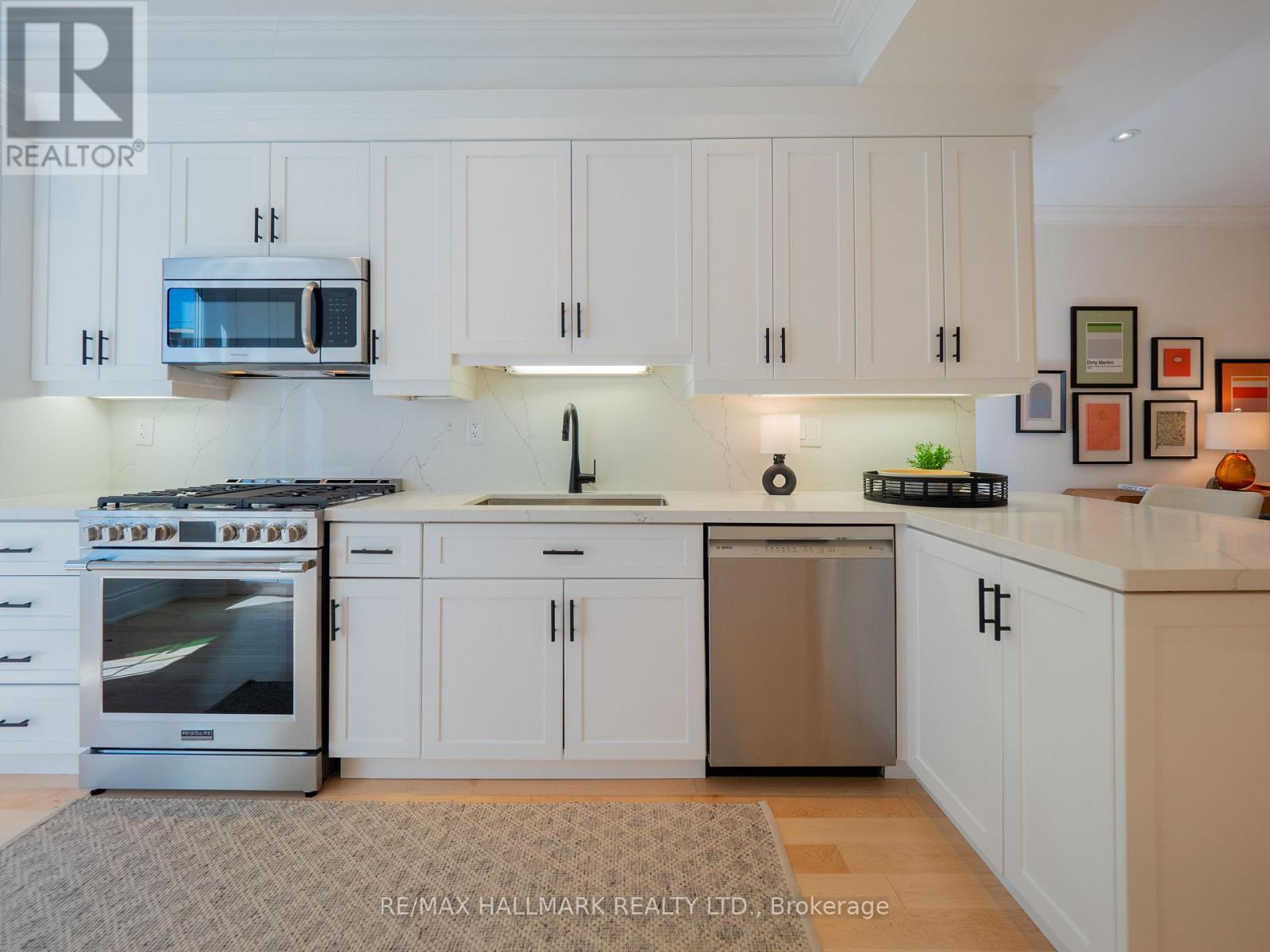 65 Hampton Avenue, Toronto, Ontario  M4K 2Y7 - Photo 14 - E13583458