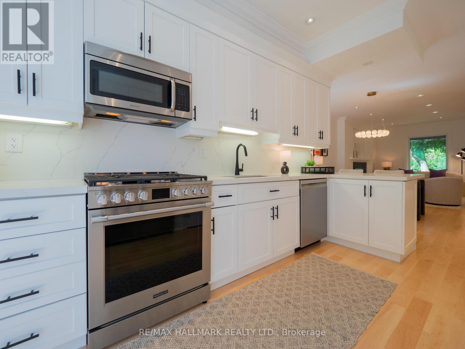 65 Hampton Avenue, Toronto, Ontario  M4K 2Y7 - Photo 17 - E13583458