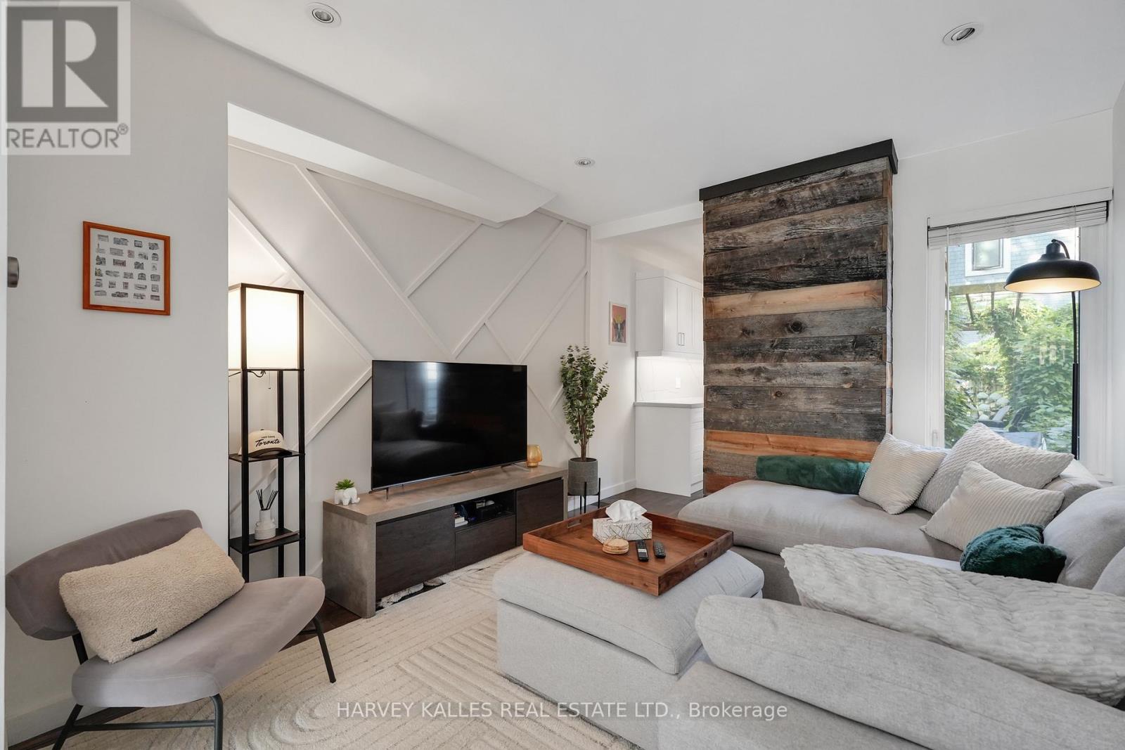 62 Golfview Avenue, Toronto, Ontario  M4E 2K2 - Photo 14 - E13583466