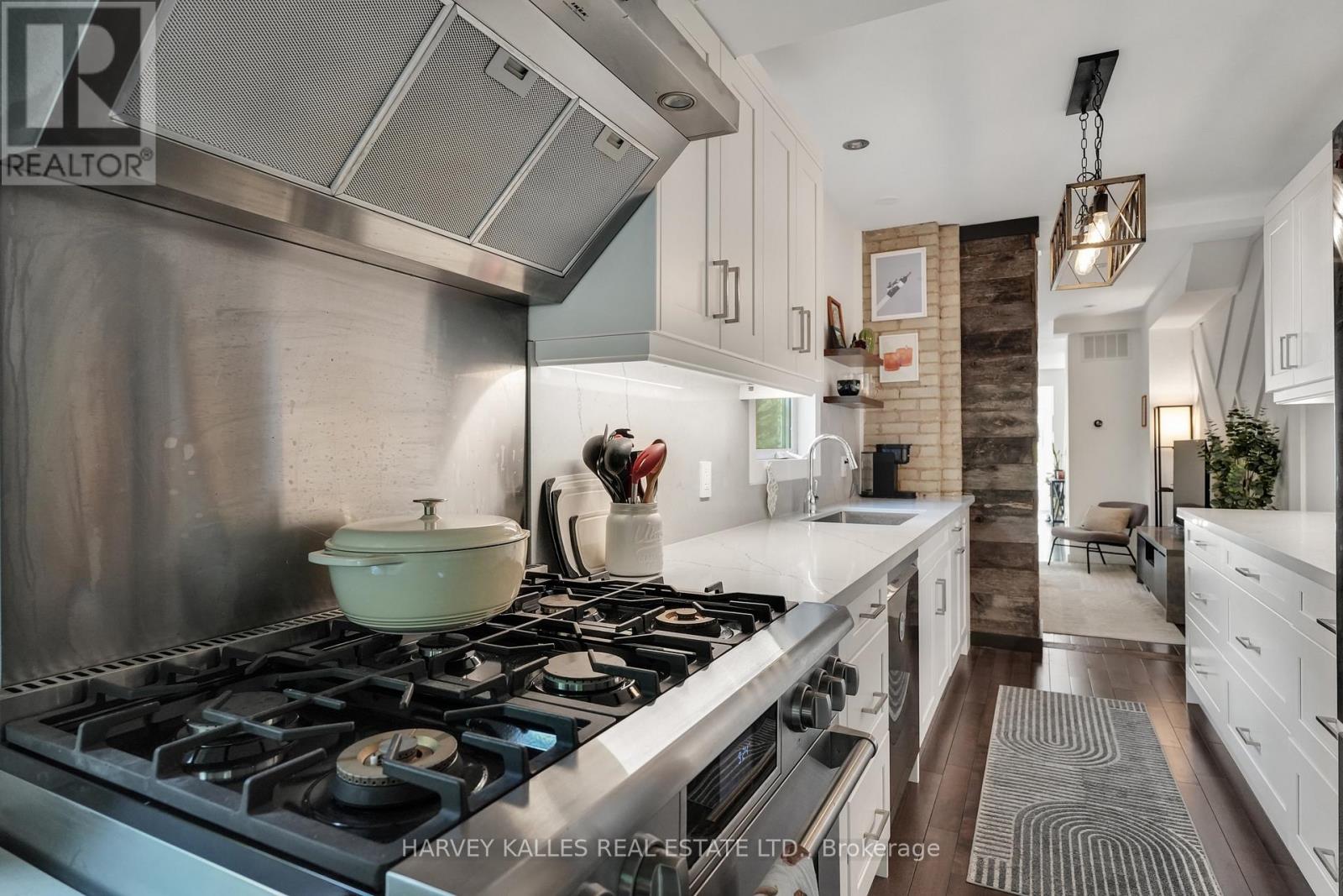 62 Golfview Avenue, Toronto, Ontario  M4E 2K2 - Photo 18 - E13583466