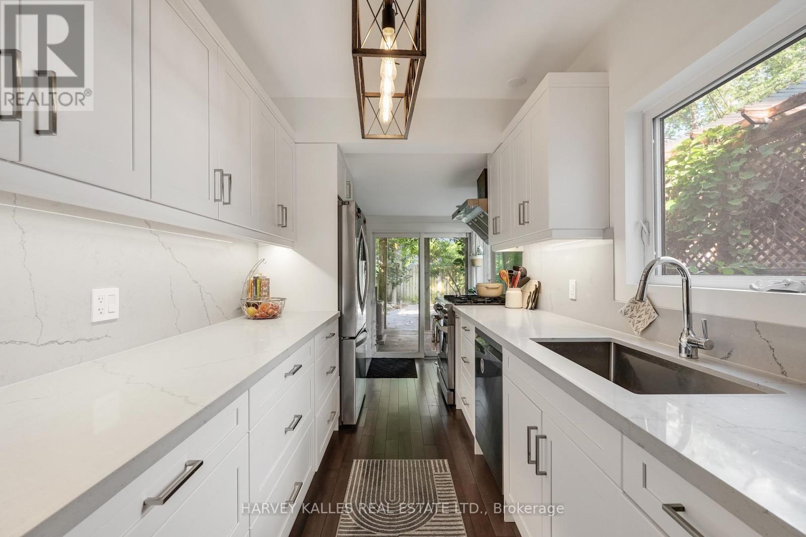 62 Golfview Avenue, Toronto, Ontario  M4E 2K2 - Photo 21 - E13583466
