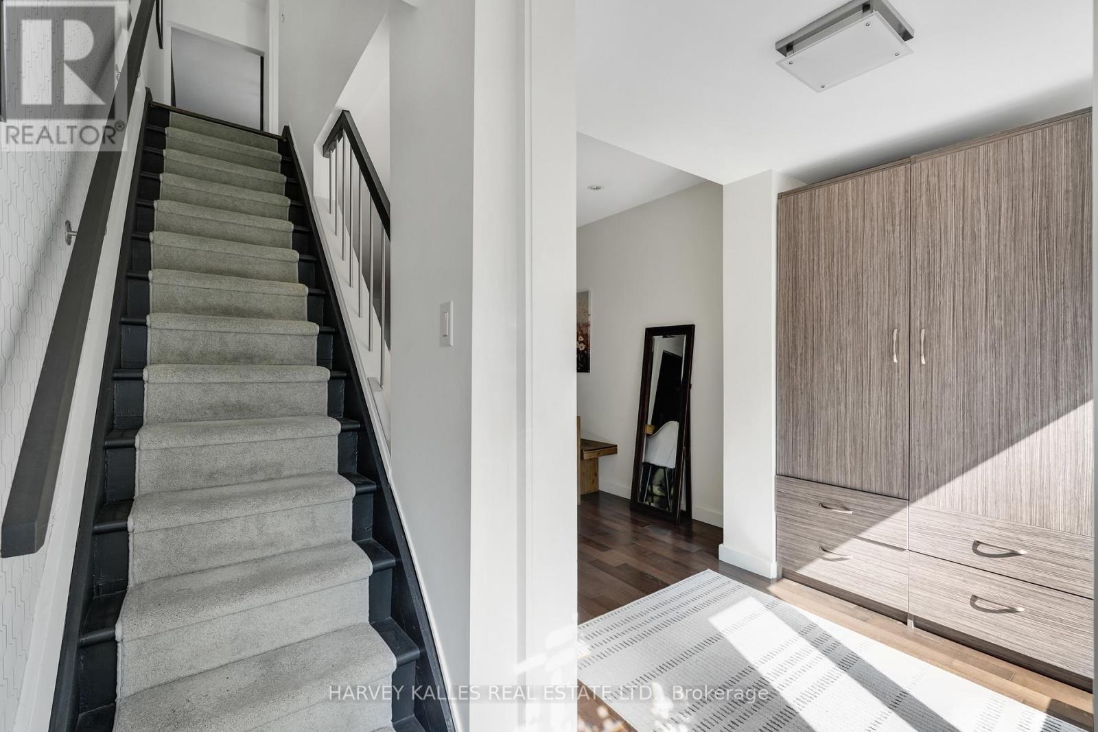 62 Golfview Avenue, Toronto, Ontario  M4E 2K2 - Photo 3 - E13583466