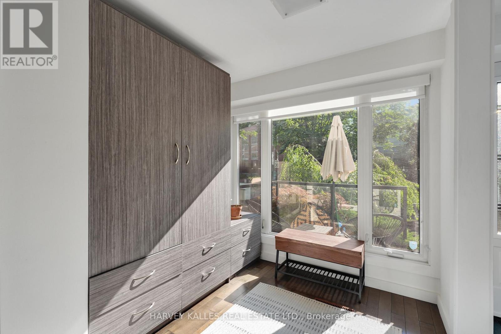 62 Golfview Avenue, Toronto, Ontario  M4E 2K2 - Photo 4 - E13583466