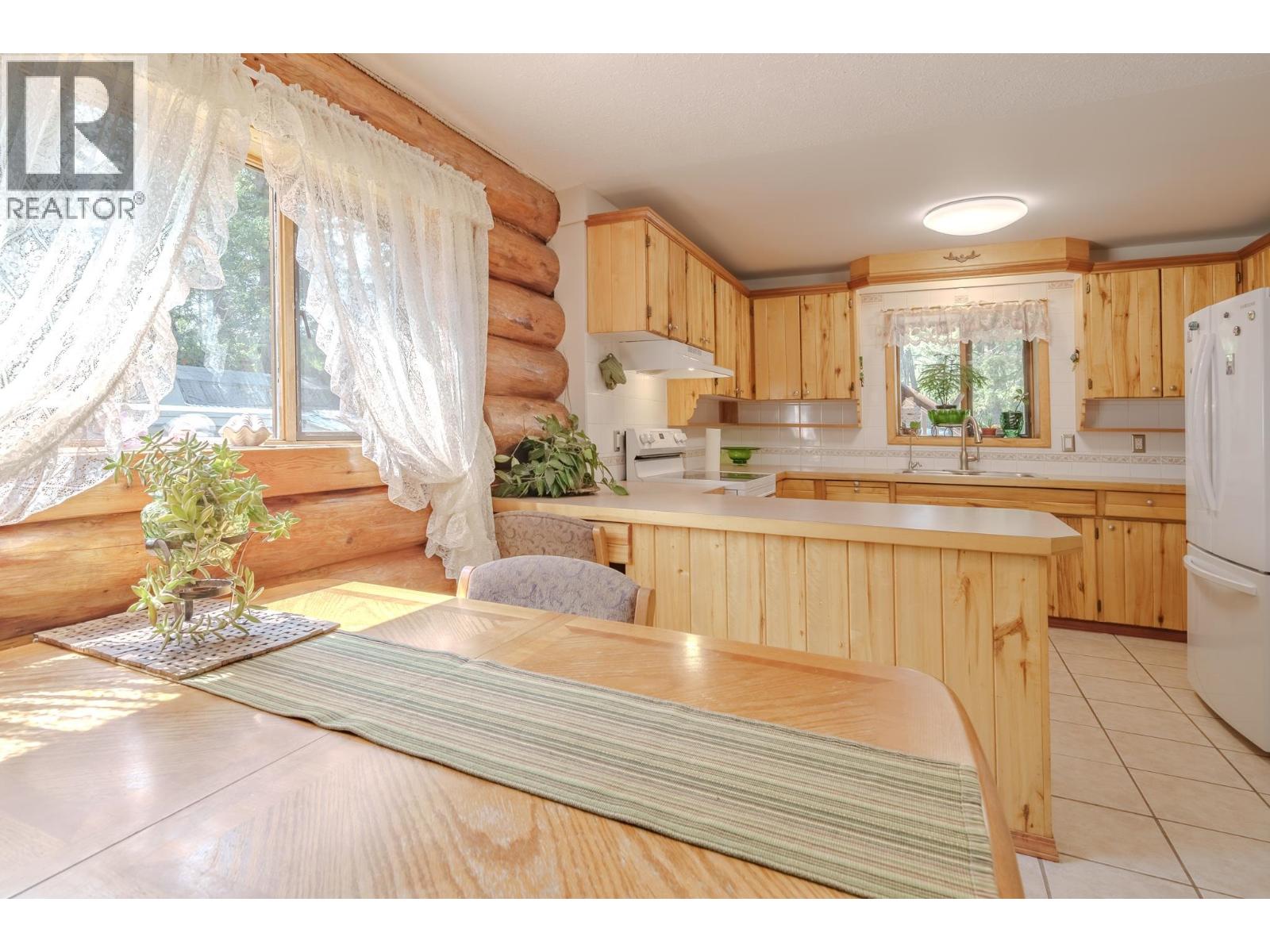 5406 Park Drive, 103 Mile House, British Columbia  V0K 2E1 - Photo 10 - R3147807