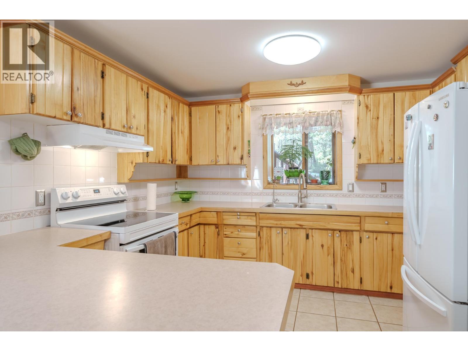 5406 Park Drive, 103 Mile House, British Columbia  V0K 2E1 - Photo 4 - R3147807