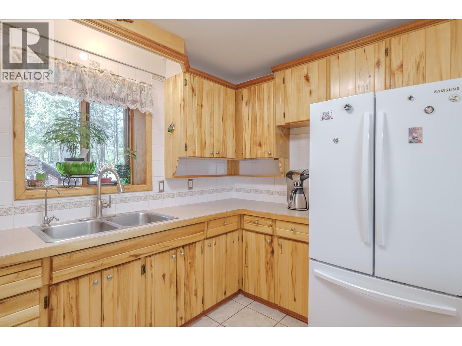 5406 Park Drive, 103 Mile House, British Columbia  V0K 2E1 - Photo 11 - R3147807