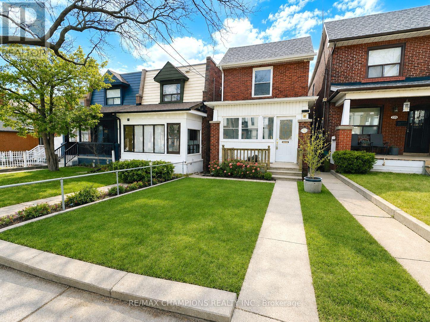 2nd Flr - 196 Caledonia Road, Toronto, Ontario  M6E 4S7 - Photo 1 - W13583374