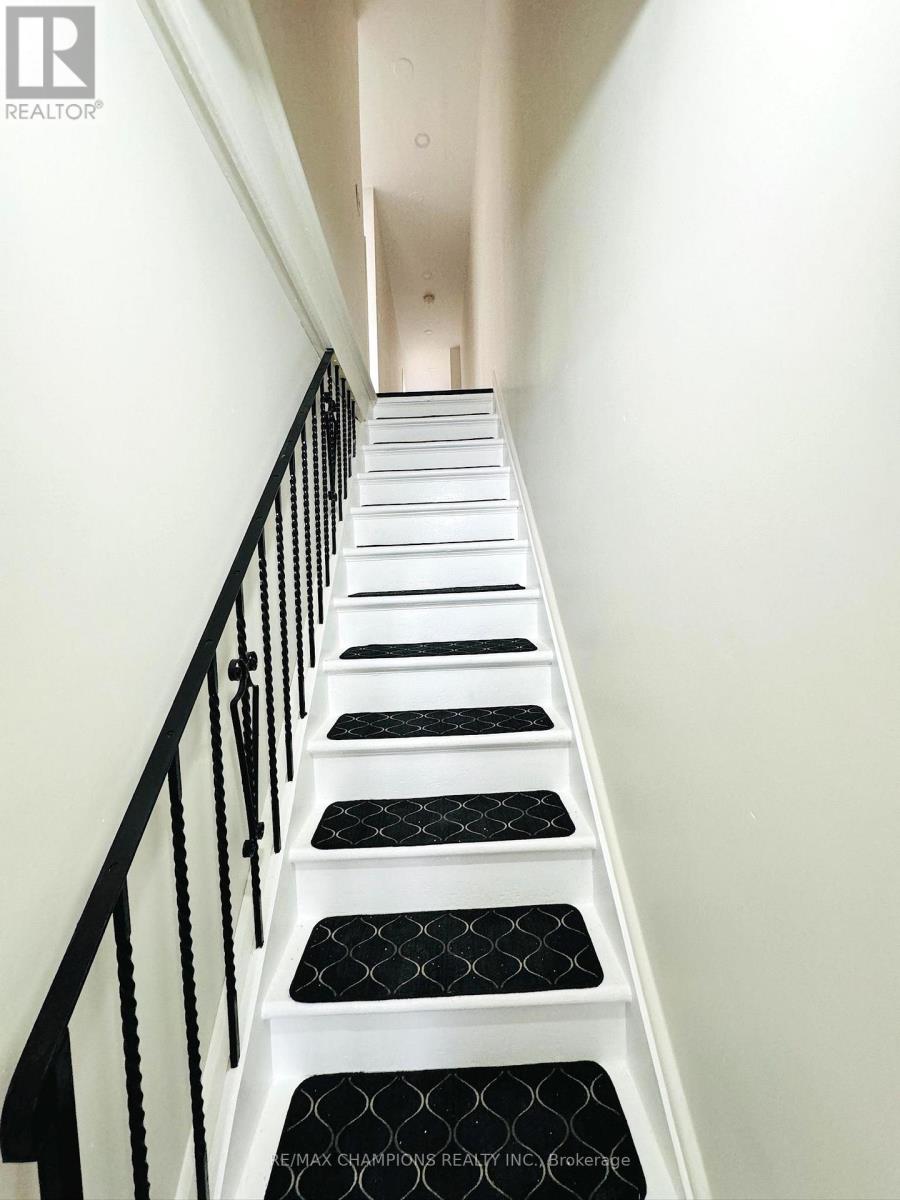 2nd Flr - 196 Caledonia Road, Toronto, Ontario  M6E 4S7 - Photo 12 - W13583374