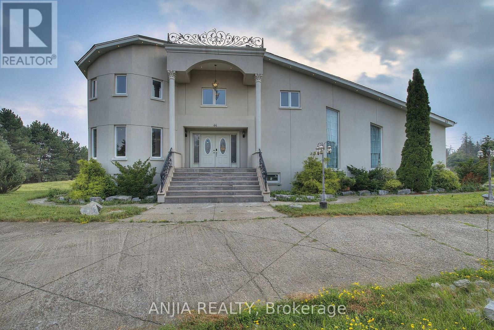 44 Bellini Avenue, Brampton, Ontario  L6P 0E2 - Photo 1 - W13583394