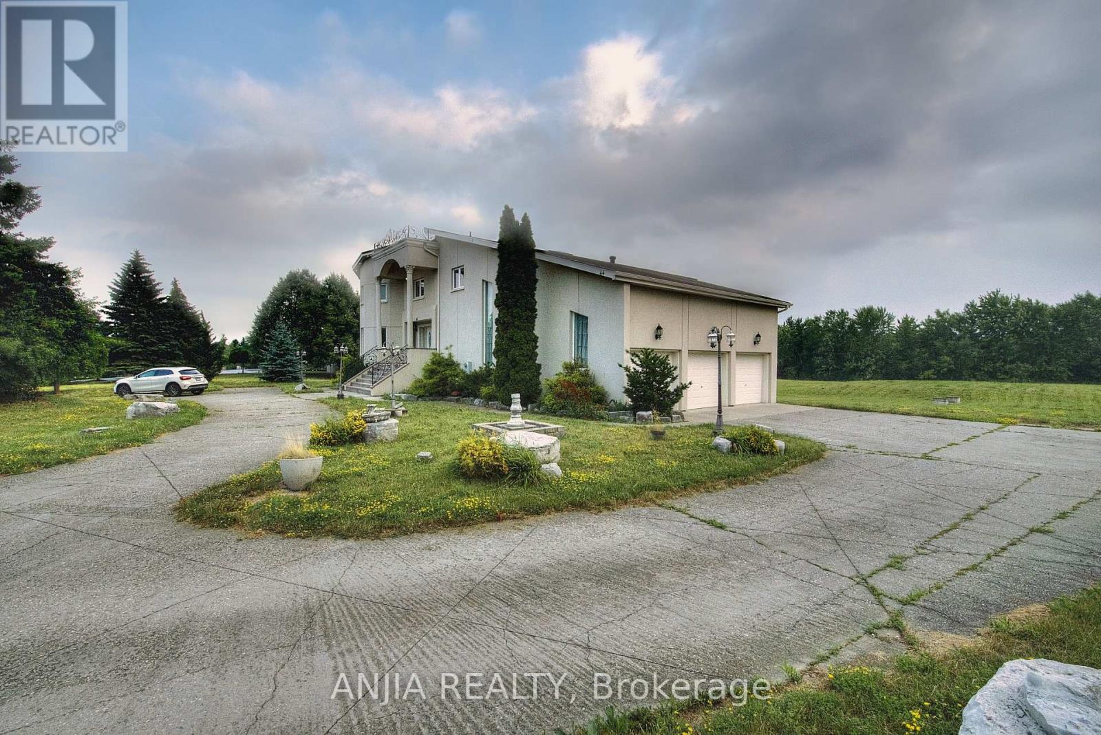 44 Bellini Avenue, Brampton, Ontario  L6P 0E2 - Photo 2 - W13583394
