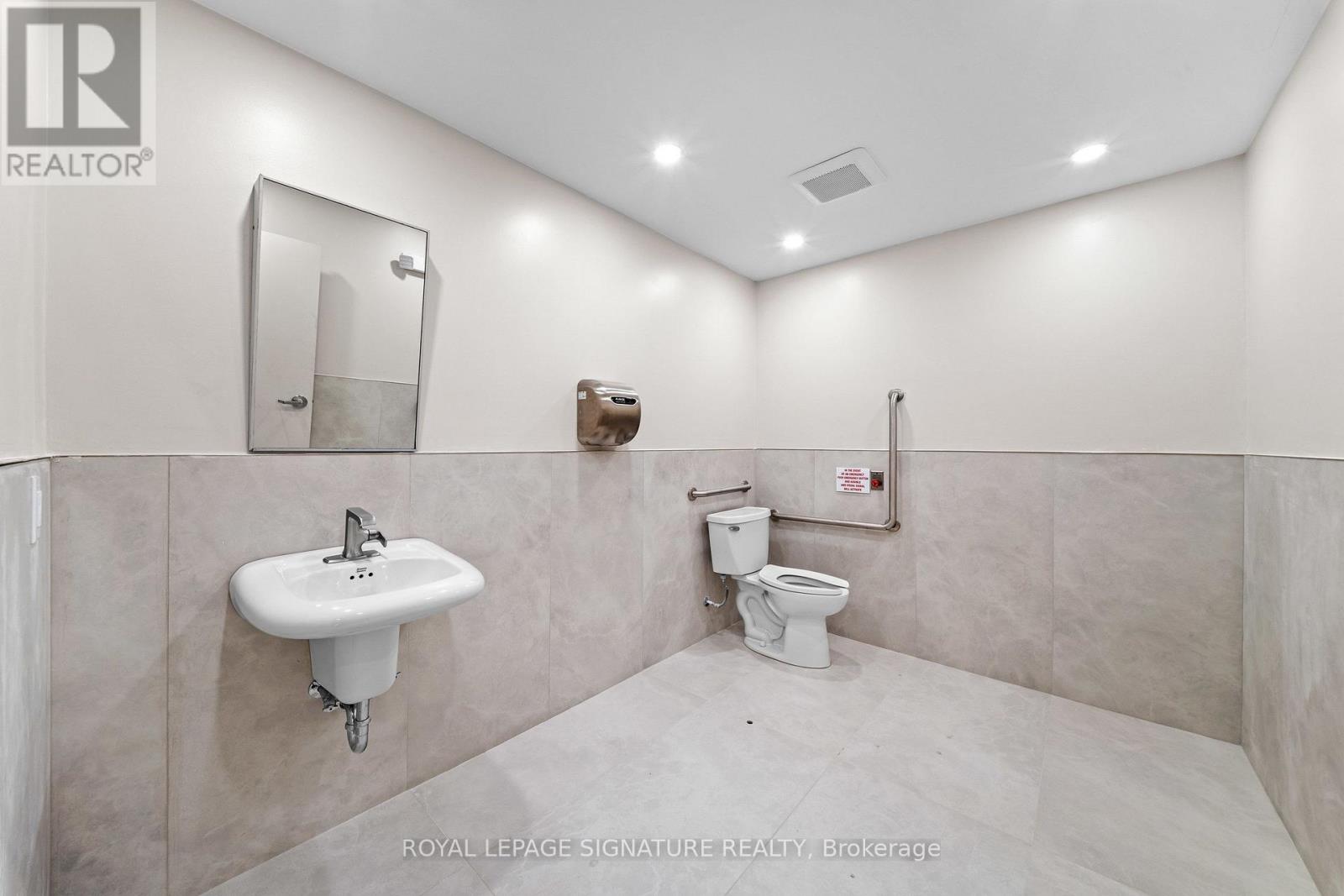 431 Dougall Avenue, Caledon, Ontario  L7C 4L5 - Photo 15 - W12647650