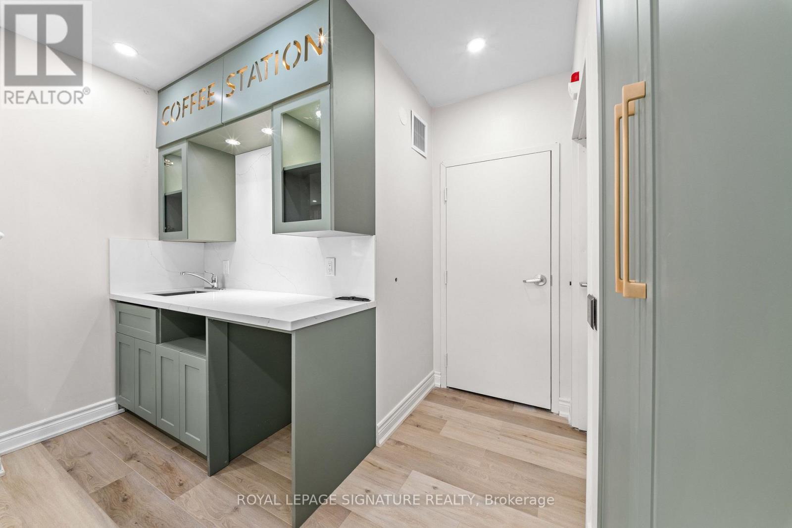 431 Dougall Avenue, Caledon, Ontario  L7C 4L5 - Photo 5 - W12647650