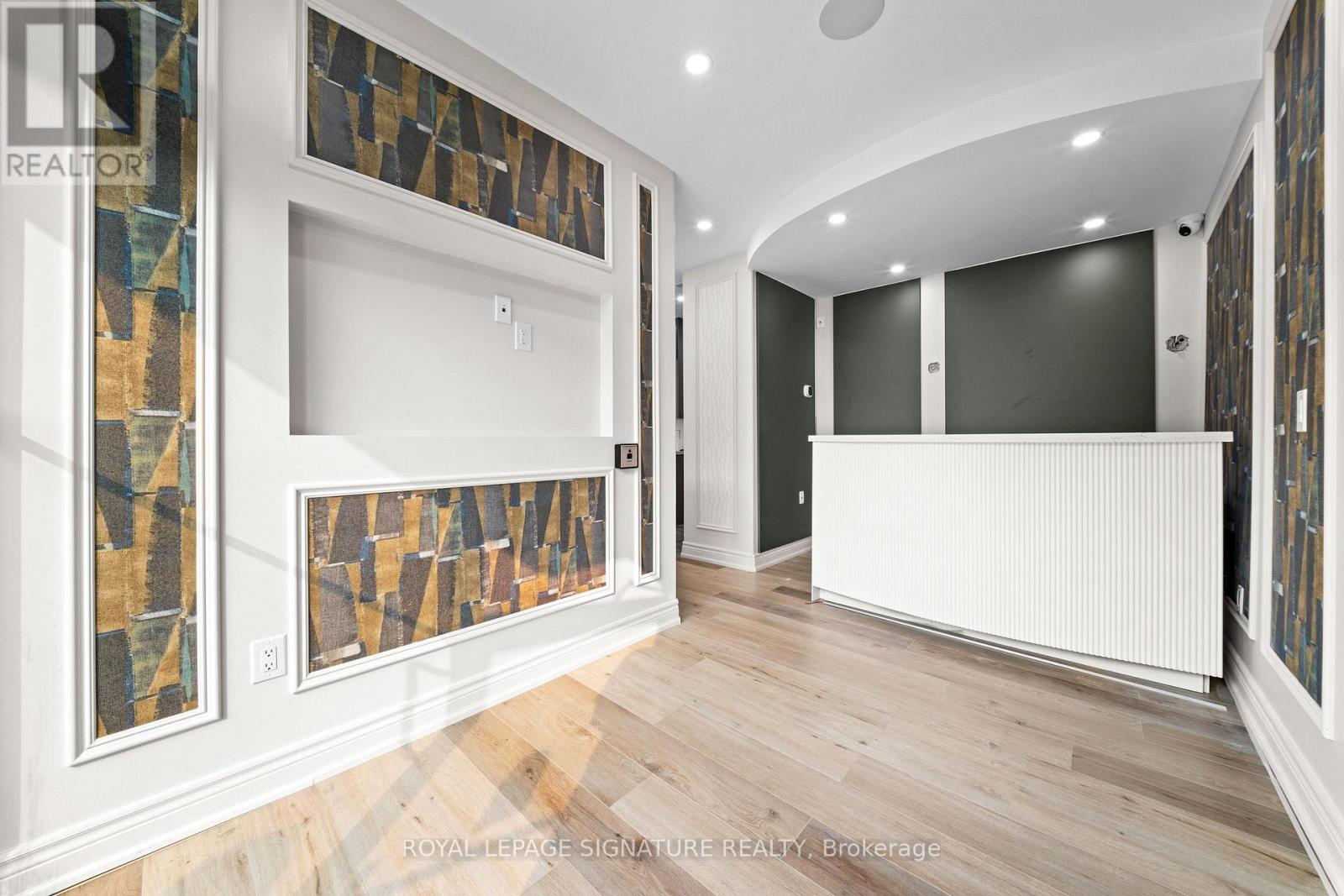 431 Dougall Avenue, Caledon, Ontario  L7C 4L5 - Photo 3 - W12647650