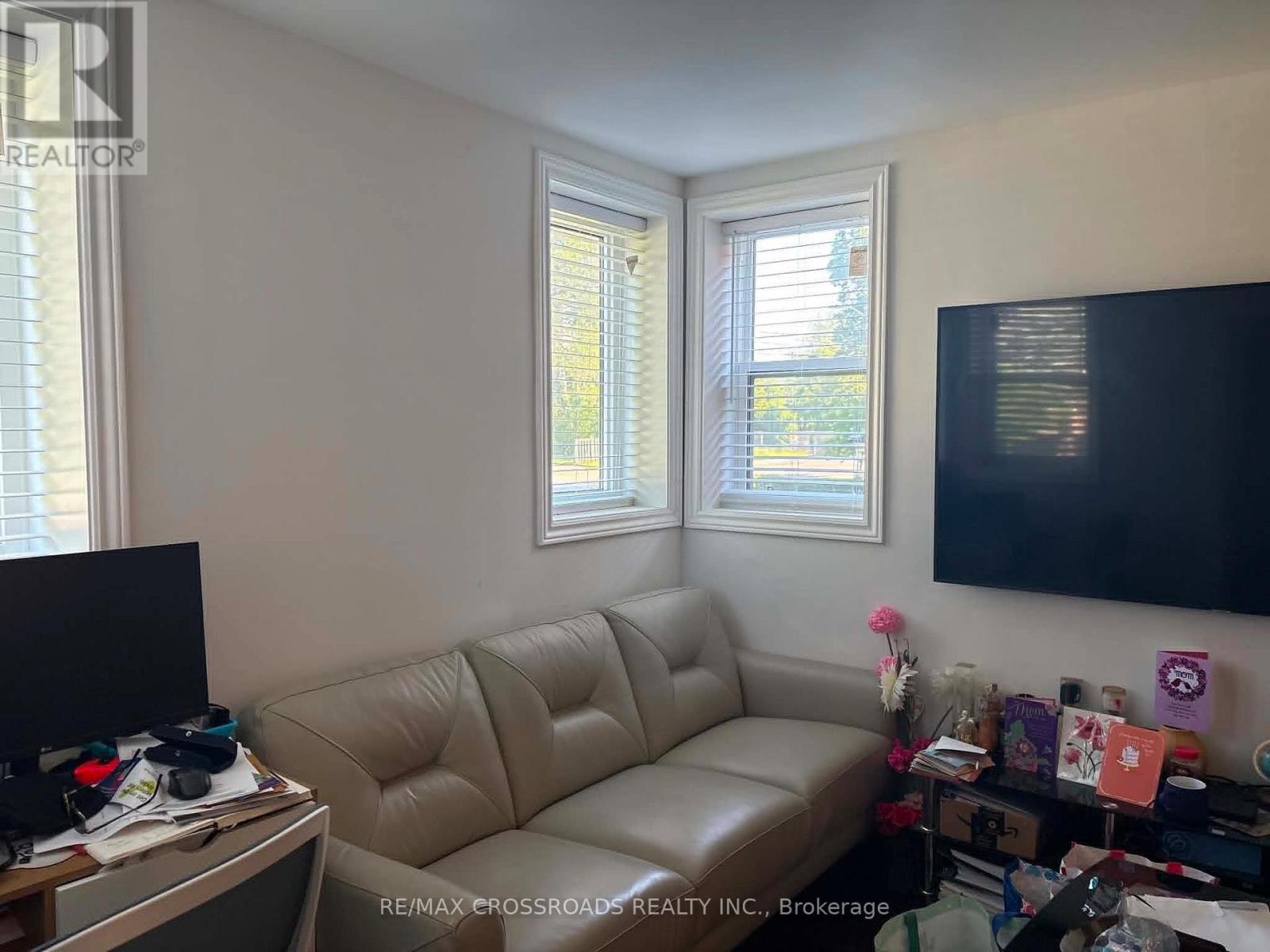 62 Sanders Boulevard, Hamilton, Ontario L8S 3J7 - Photo 3 - X13583358