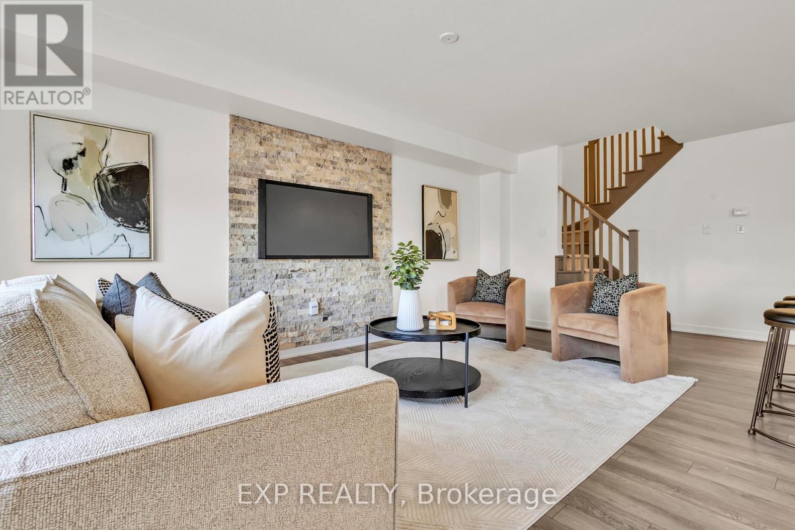 6 SHERWAY STREET, Hamilton, Ontario