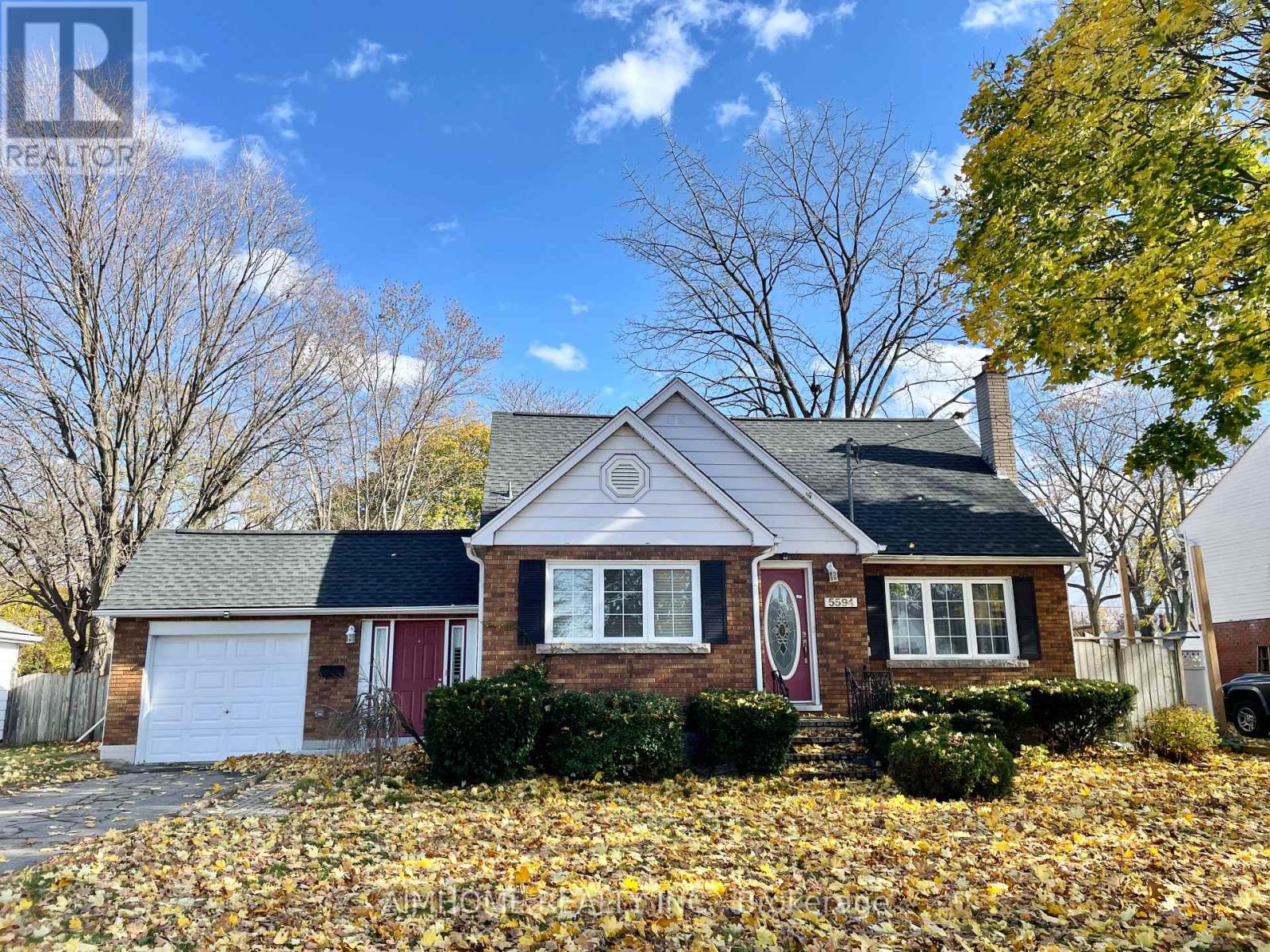 5594 Woodland Boulevard, Niagara Falls, Ontario  L2G 5K7 - Photo 1 - X13583584
