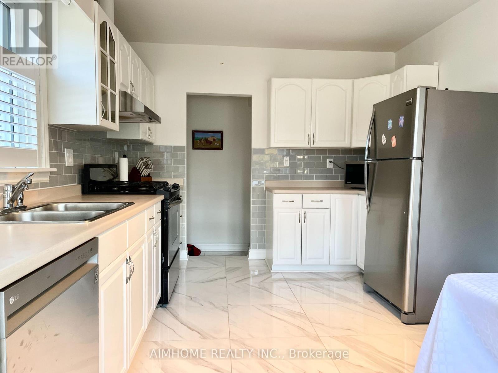5594 Woodland Boulevard, Niagara Falls, Ontario  L2G 5K7 - Photo 2 - X13583584