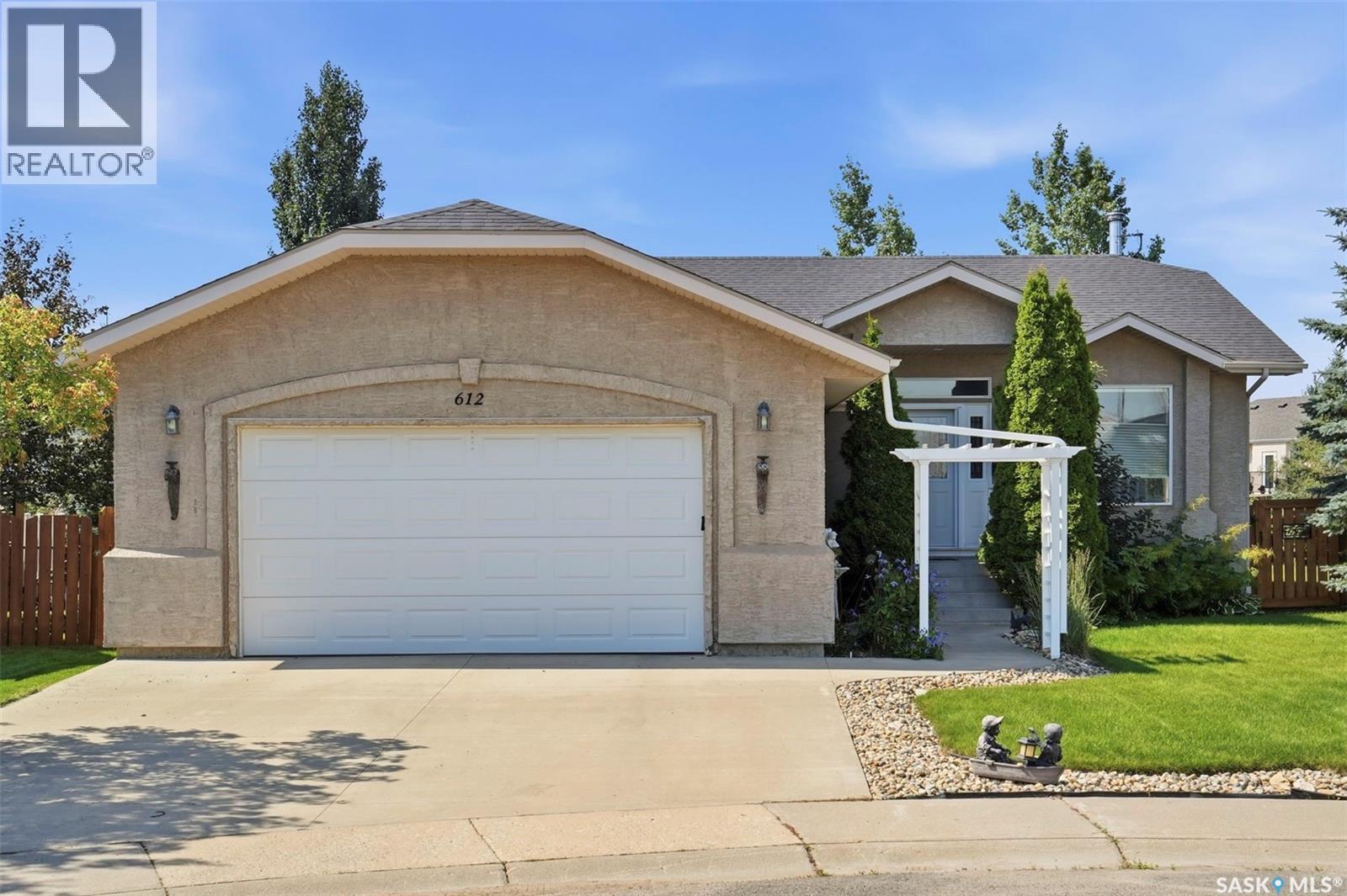 612 Giesbrecht Court, Martensville, Saskatchewan  S0K 2T2 - Photo 2 - SK043077