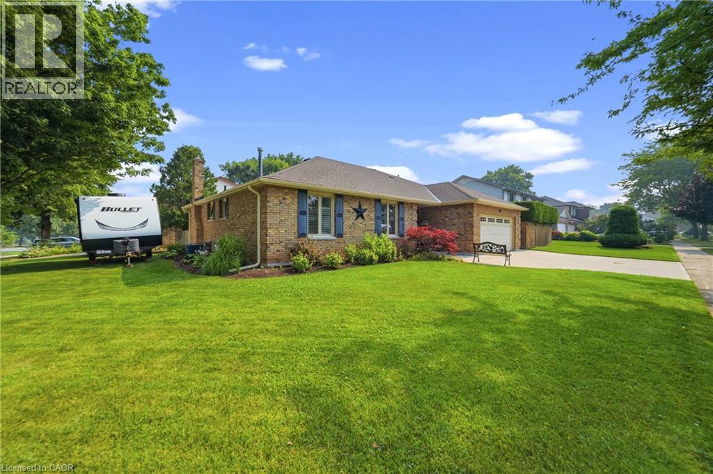 1 Banburry Crescent, Grimsby, Ontario  L3M 4R8 - Photo 3 - 40849497