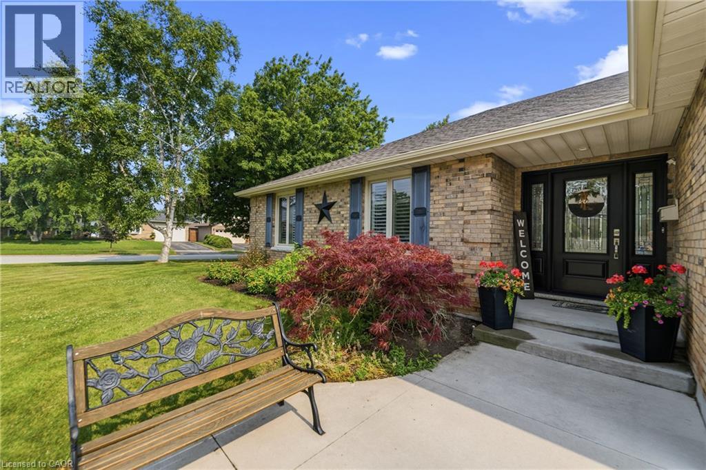 1 Banburry Crescent, Grimsby, Ontario  L3M 4R8 - Photo 2 - 40849497