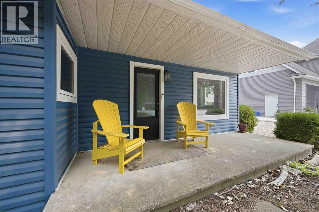 6366 LONDON ROAD Lambton Shores Ontario Canada N0N1J1 4