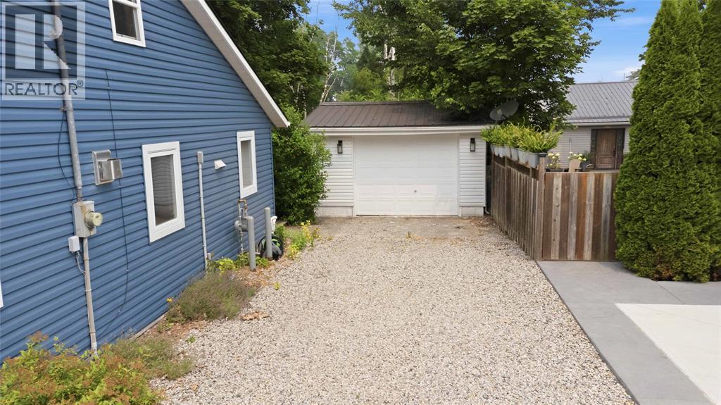 6366 LONDON ROAD Lambton Shores Ontario Canada N0N1J1 5