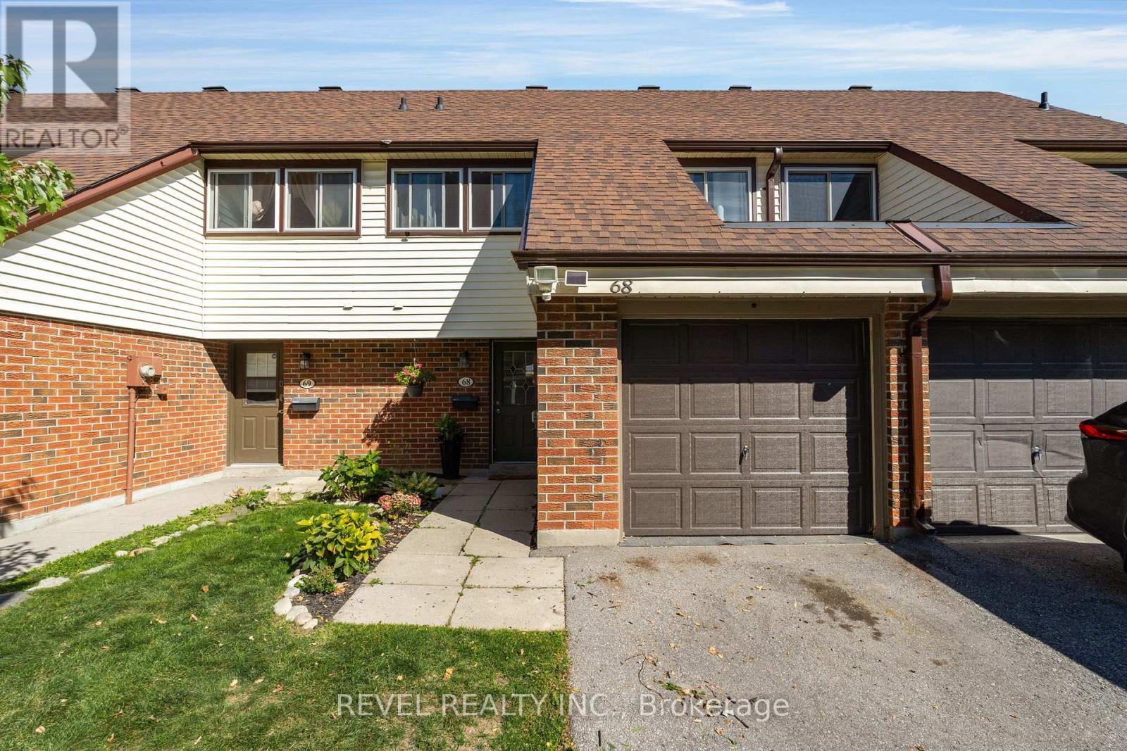 Queen's Park Row / Townhouse for sale: 3 bedroom 1,000 sq.ft. (Listed 2026-07-14)