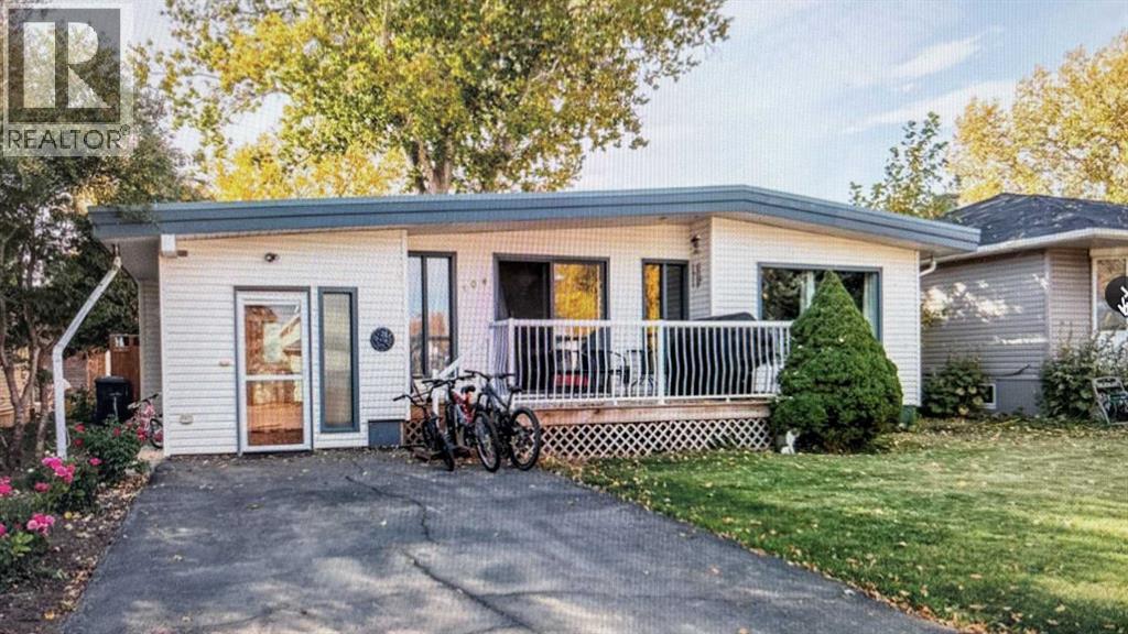 108 2 Street W, Foremost, Alberta  T0K 0X0 - Photo 1 - A2293720