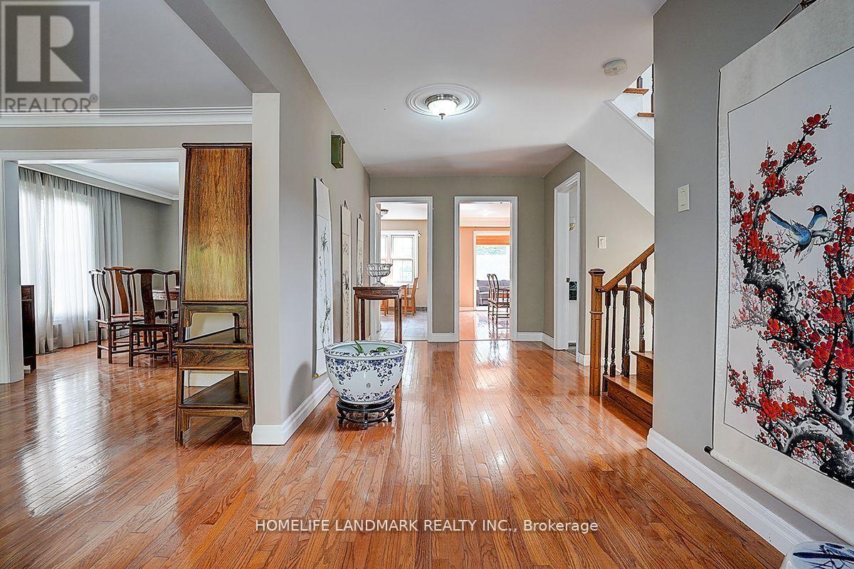 19 Stubbs Drive, Toronto, Ontario  M2L 2R2 - Photo 2 - C13583814