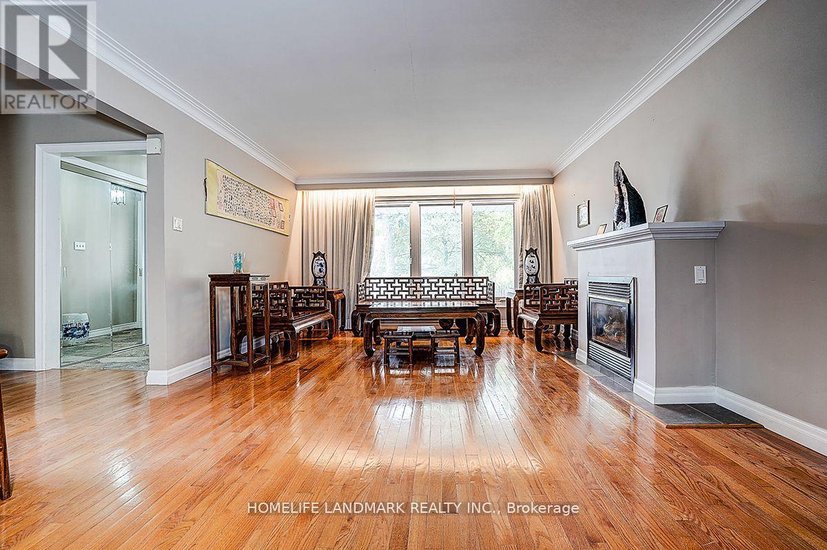 19 Stubbs Drive, Toronto, Ontario  M2L 2R2 - Photo 4 - C13583814