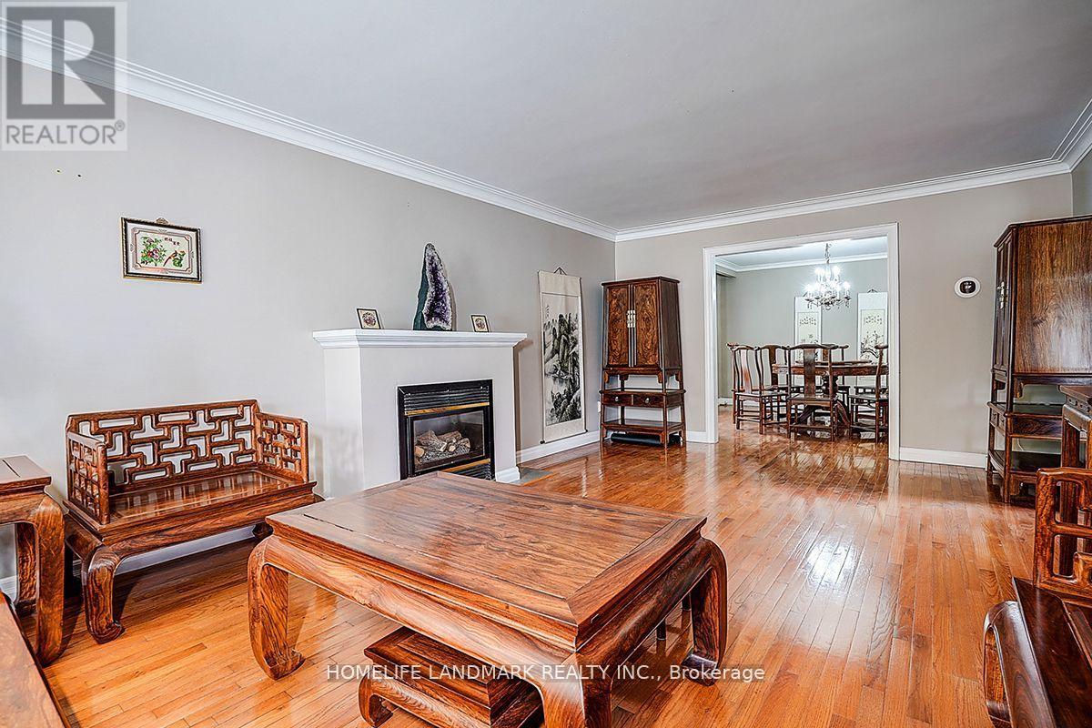 19 Stubbs Drive, Toronto, Ontario  M2L 2R2 - Photo 5 - C13583814