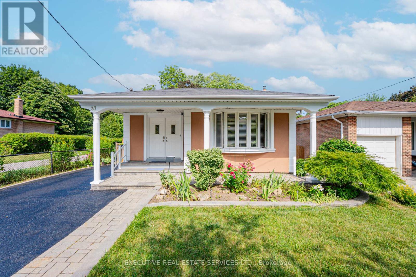 37 RAVENVIEW DRIVE, Toronto, Ontario