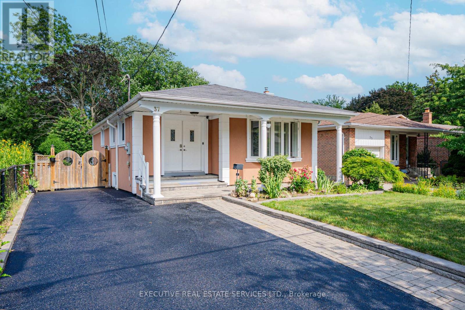 37 Ravenview Drive, Toronto, Ontario  M1E 3L9 - Photo 2 - E13583786