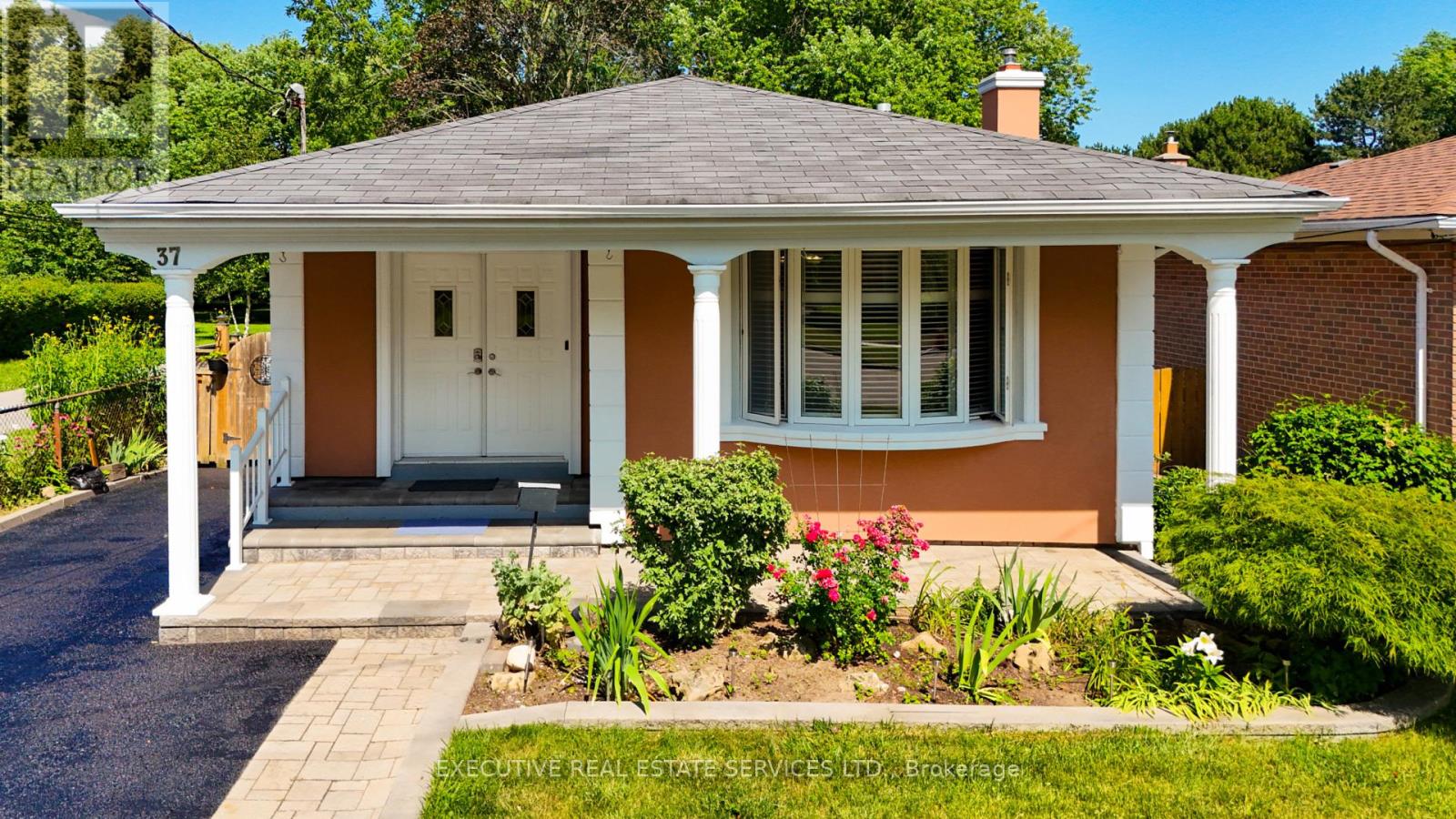 37 Ravenview Drive, Toronto, Ontario  M1E 3L9 - Photo 3 - E13583786