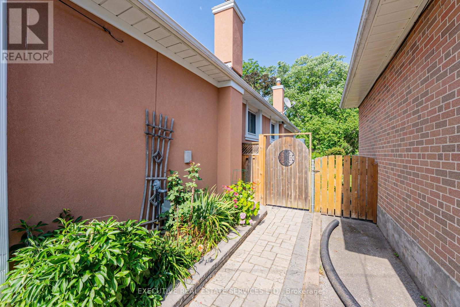 37 Ravenview Drive, Toronto, Ontario  M1E 3L9 - Photo 8 - E13583786