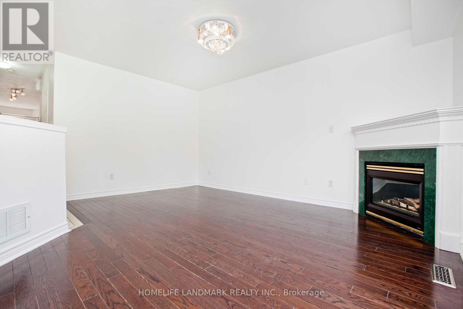 47 Waterton Crescent, Richmond Hill, Ontario  L4B 4L2 - Photo 5 - N13583780