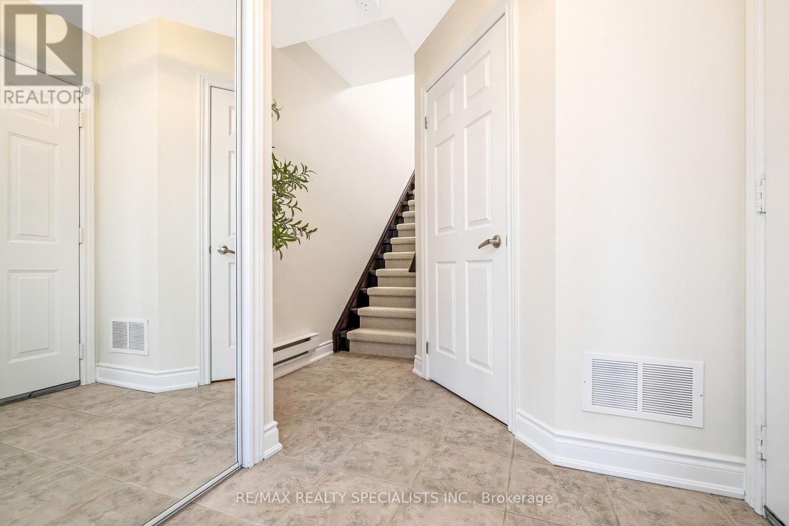 3032 Drumloch Avenue, Oakville, Ontario  L6M 5H8 - Photo 4 - W13583752