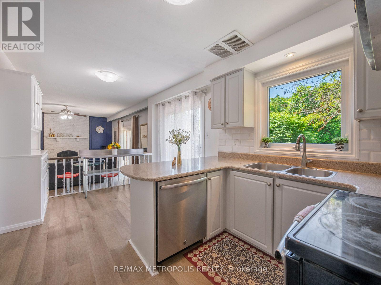 144 All Saints Crescent, Oakville, Ontario  L6J 5Y8 - Photo 21 - W13583826
