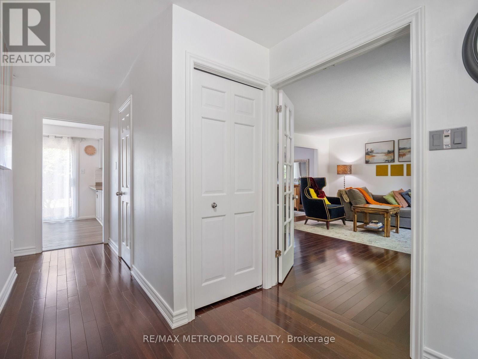 144 All Saints Crescent, Oakville, Ontario  L6J 5Y8 - Photo 5 - W13583826