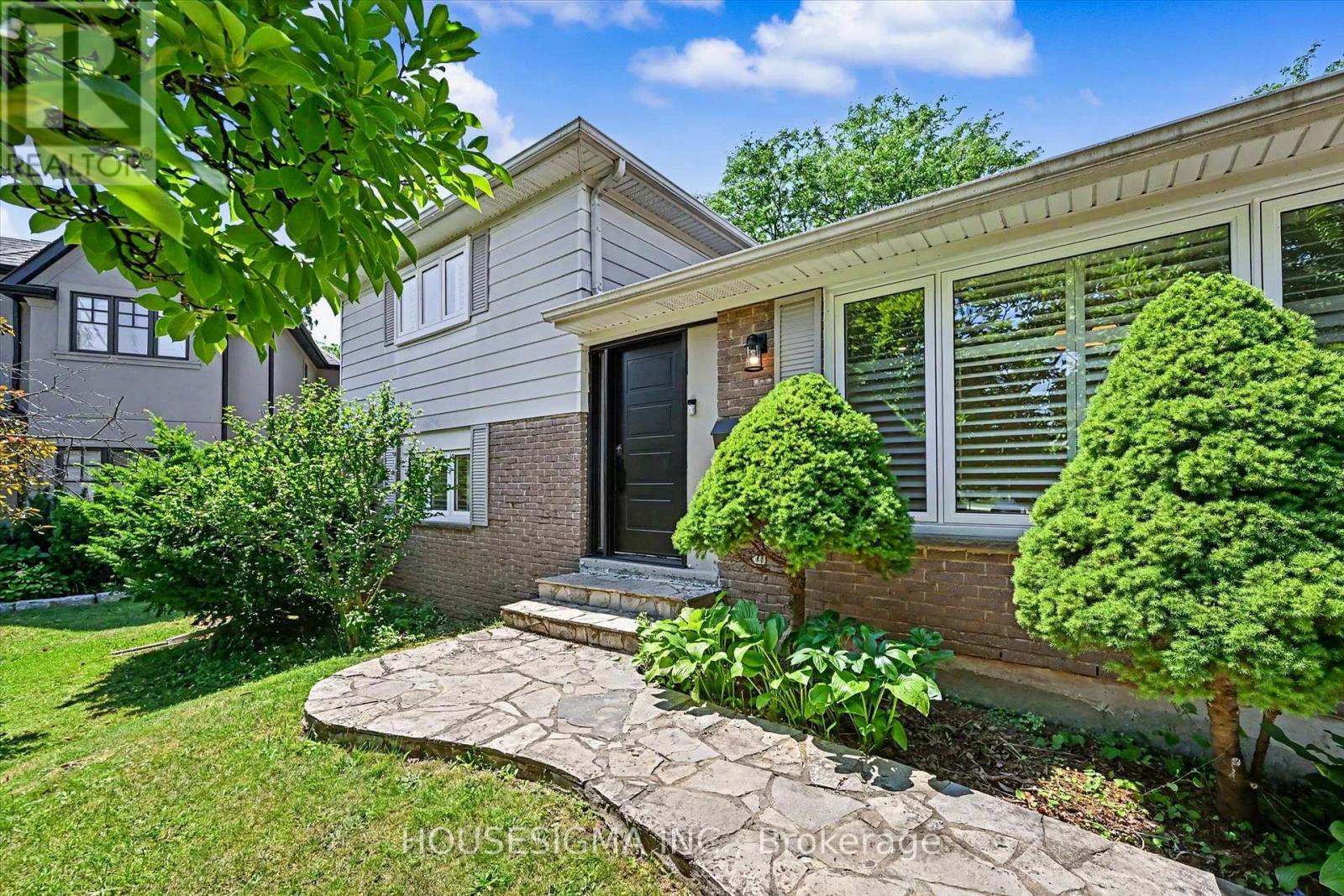 444 Withnell Crescent, Oakville, Ontario  L6L 3L9 - Photo 2 - W13569974