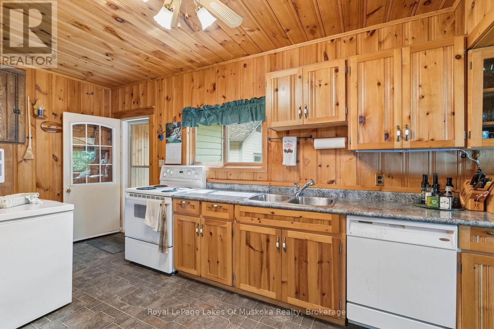 1507 Old Hwy 117 Road, Lake Of Bays, Ontario  P0B 1A0 - Photo 23 - X13583744