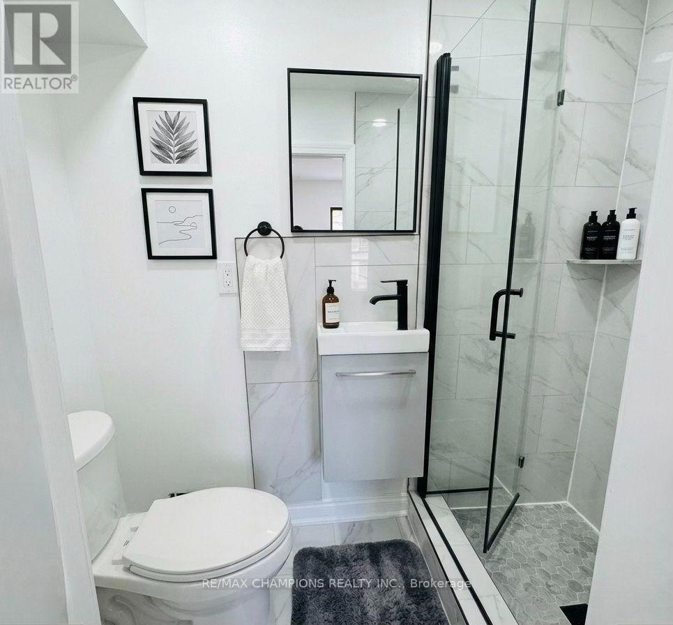 2nd Flr - 196 Caledonia Road, Toronto, Ontario  M6E 4S7 - Photo 5 - W13583374