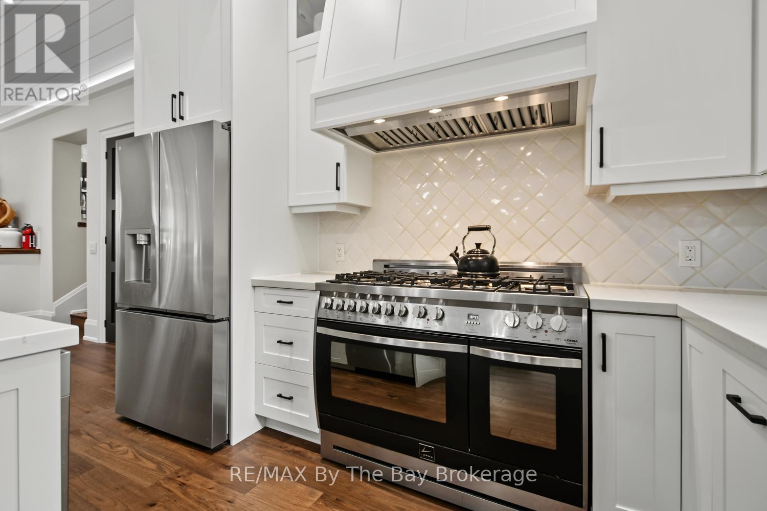 208 Thomas Street, Clearview, Ontario  L0M 1S0 - Photo 3 - S13583942