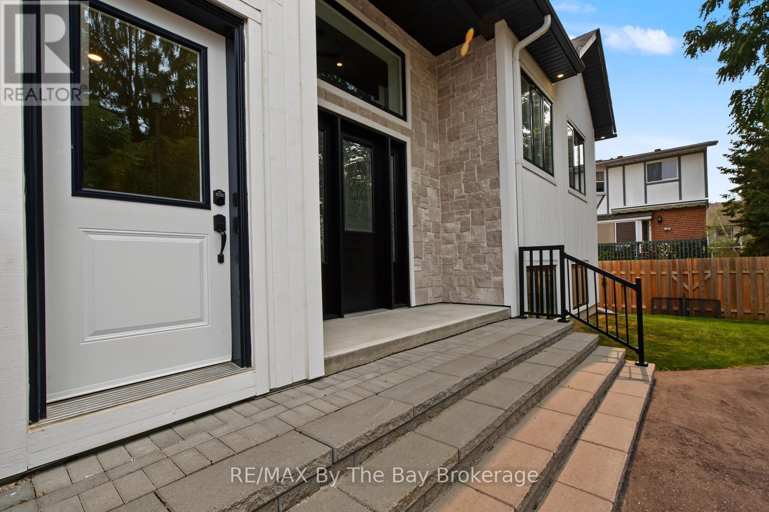 208 Thomas Street, Clearview, Ontario  L0M 1S0 - Photo 5 - S13583942