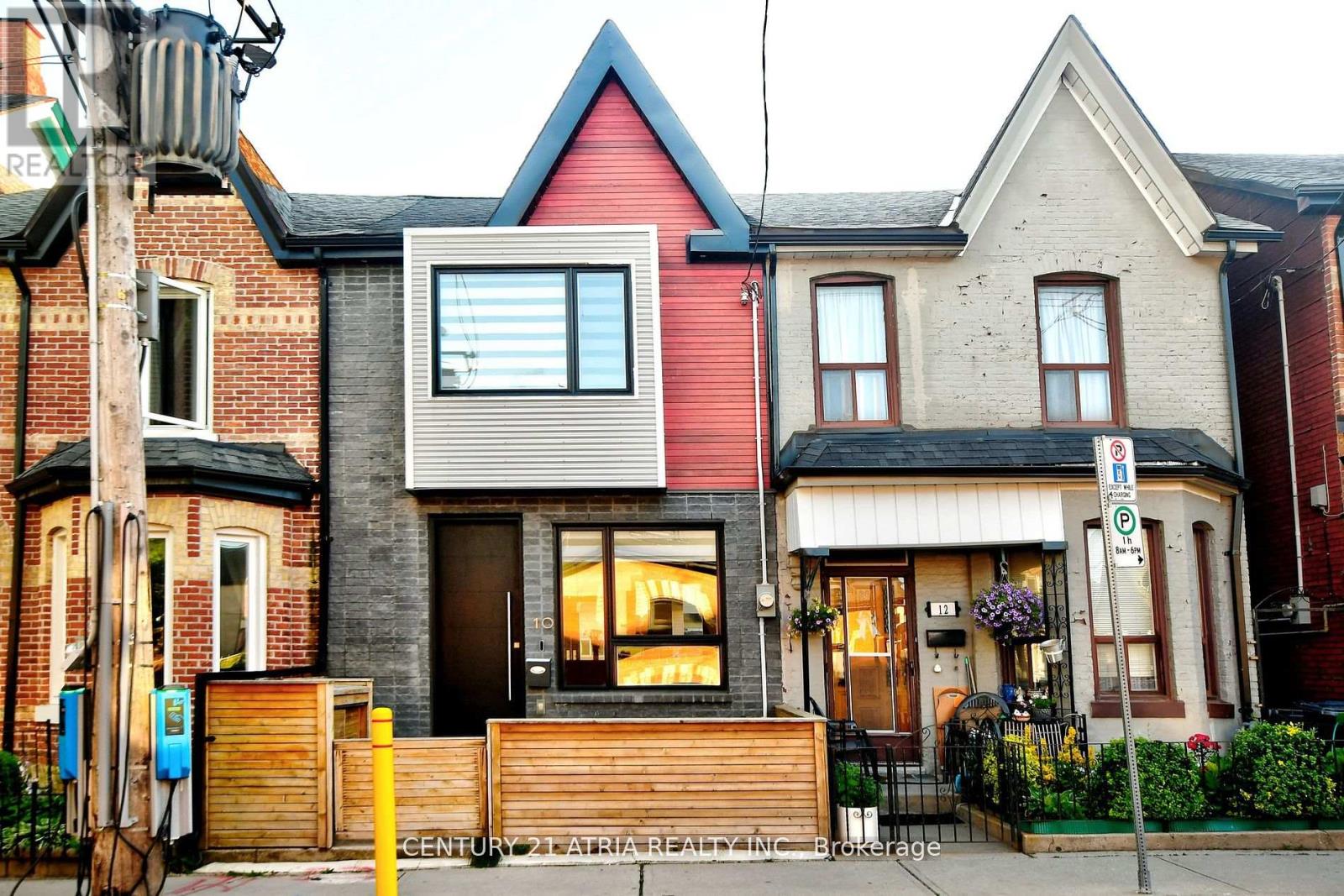 10 PALMERSTON AVENUE, Toronto, Ontario