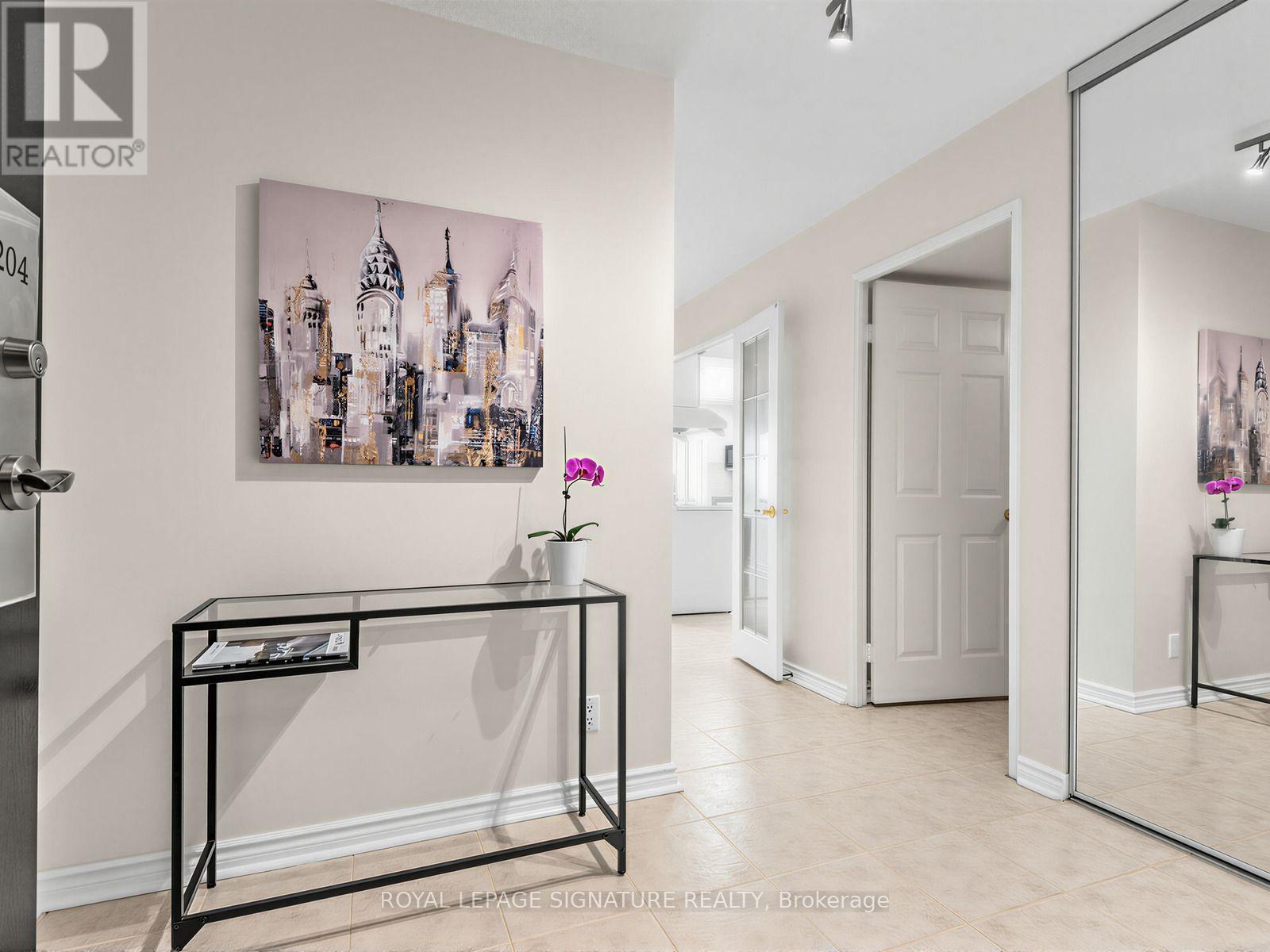 <div class="slider-price">$649,900</div><p>2204 - 205 Wynford Drive, Toronto, Ontario</p>