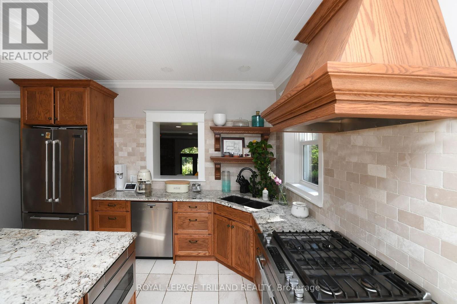 12 Victoria Street, Middlesex Centre, Ontario  N0L 1E0 - Photo 10 - X13584126