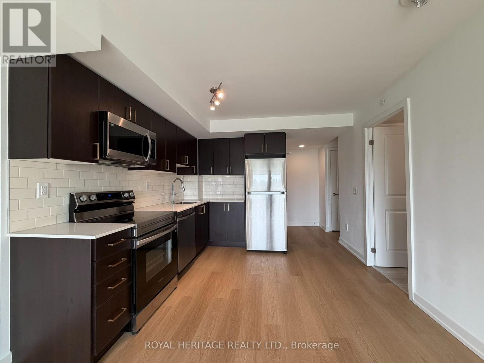 304 - 1435 Celebration Drive, Pickering, Ontario  L1W 0C4 - Photo 2 - E13584046